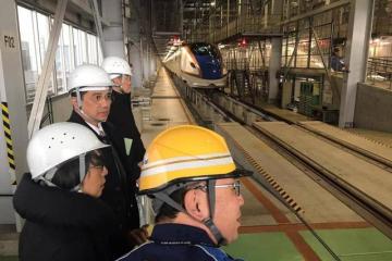 Lawatan Menteri Hal Ehwal Ekonomi ke Depot Hakusan melihat pengaplikasian teknologi moden gerabak Shinkansen