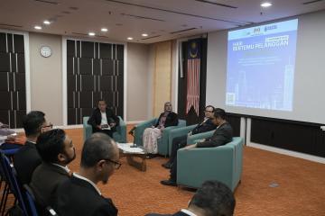 Hari Bertemu Pelanggan