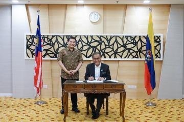 YB Rafizi Ramli, Menteri Ekonomi menerima kunjungan hormat daripada YB Datuk Seri Dr. Dzulkefly Ahmad, Menteri Kesihatan di Menara Prisma, Putrajaya